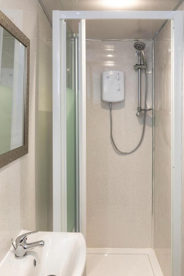 Stockton Town Centre Studio Apartments Free Parking And Wi-Fi Bagian luar foto