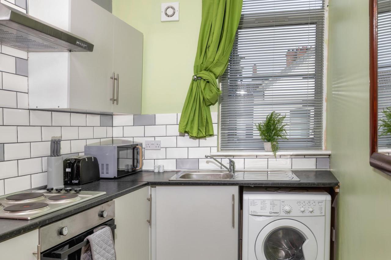 Stockton Town Centre Studio Apartments Free Parking And Wi-Fi Bagian luar foto