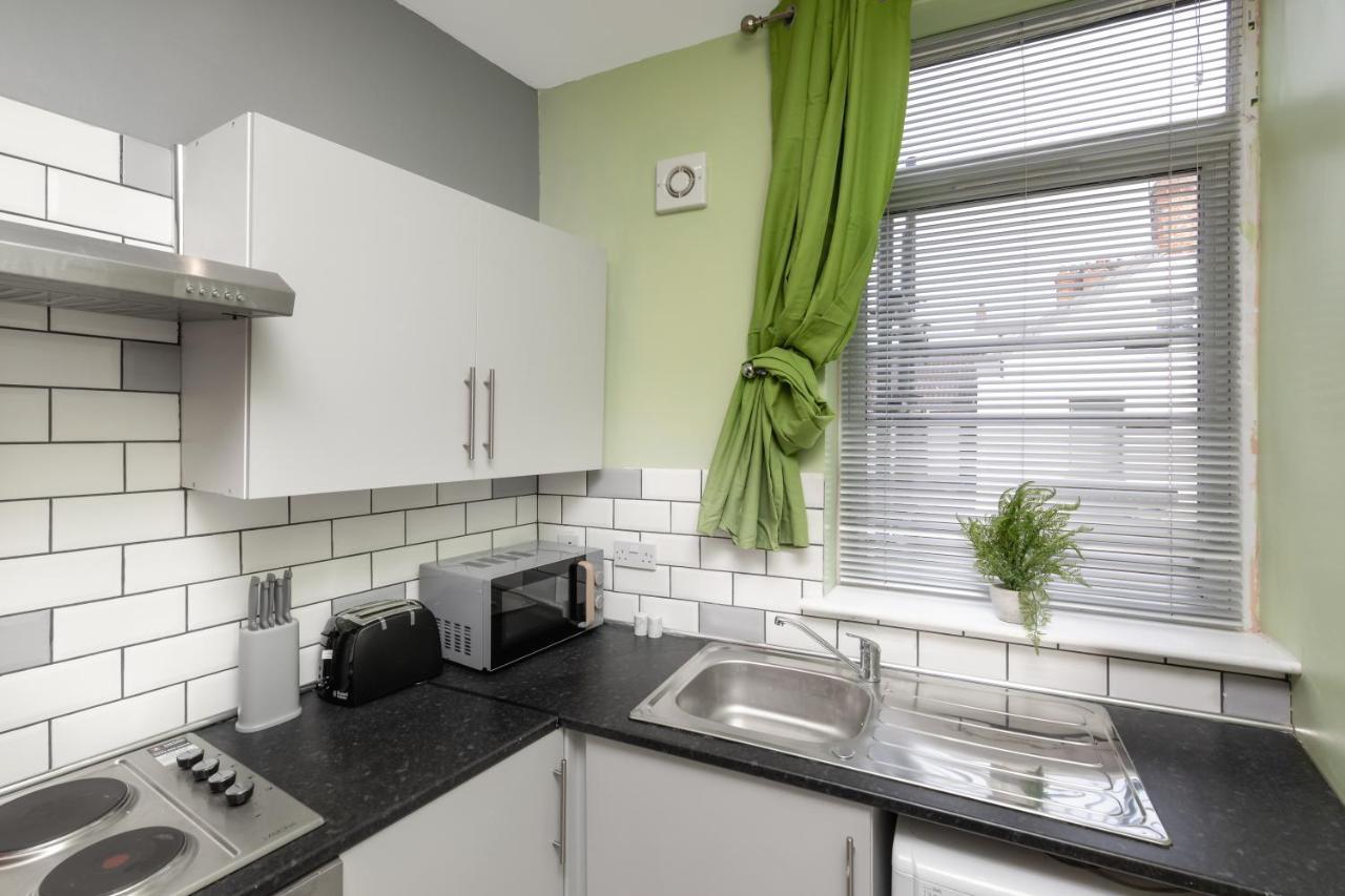 Stockton Town Centre Studio Apartments Free Parking And Wi-Fi Bagian luar foto
