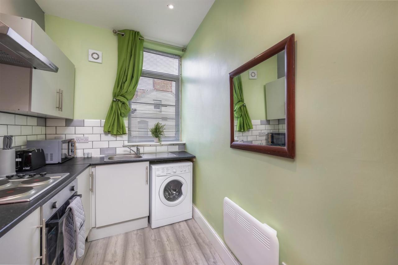 Stockton Town Centre Studio Apartments Free Parking And Wi-Fi Bagian luar foto