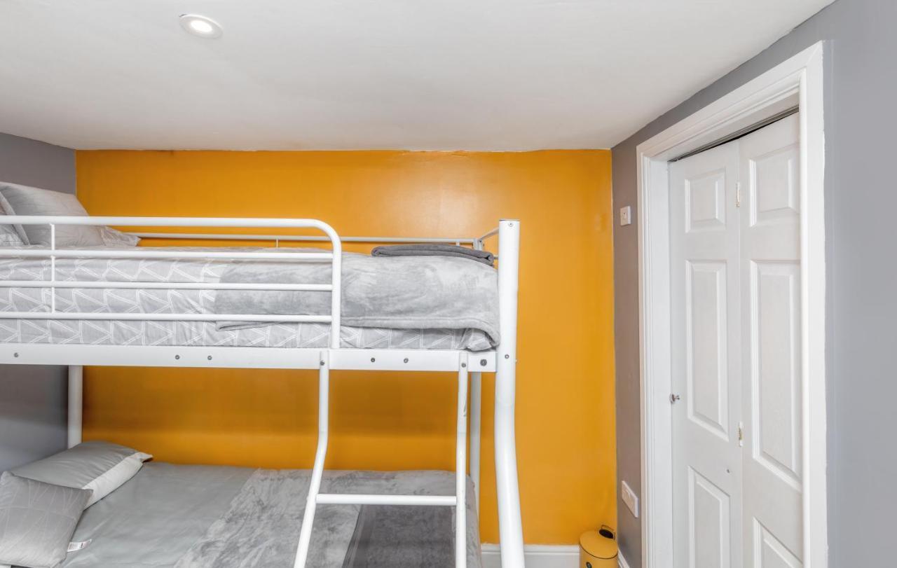 Stockton Town Centre Studio Apartments Free Parking And Wi-Fi Bagian luar foto