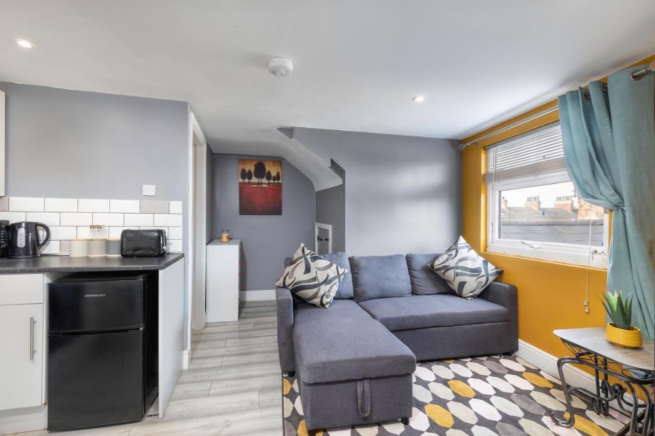 Stockton Town Centre Studio Apartments Free Parking And Wi-Fi Bagian luar foto
