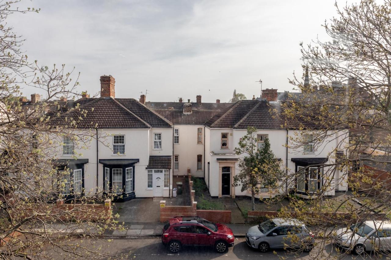 Stockton Town Centre Studio Apartments Free Parking And Wi-Fi Bagian luar foto
