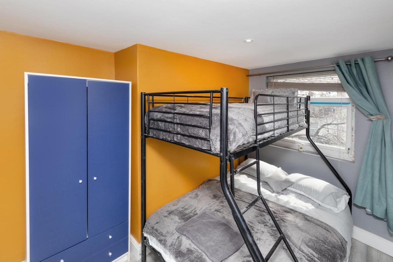 Stockton Town Centre Studio Apartments Free Parking And Wi-Fi Bagian luar foto